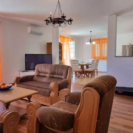 Holiday home House Ron *