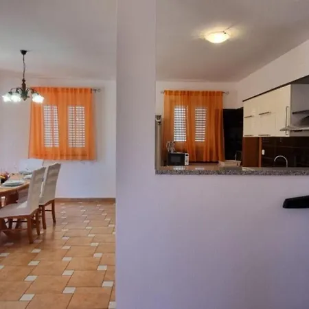 Casa vacanze Ron - Spacious Garden