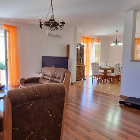 Nyaraló House Ron